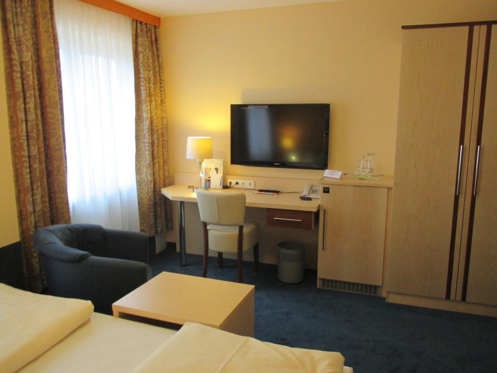 Hotel Apollo Garni Regensburg Buitenkant foto